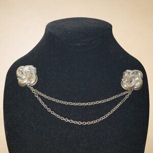 Metal Clover Cloak Clasp / Scarf Clasp with Chains